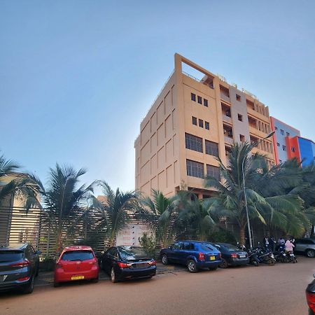 Hotel Les Fleurettes ワガドゥグー エクステリア 写真